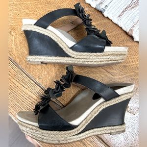 Earthies Women’s Wedges. Size 9